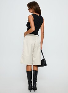 NSole - PrPolly - Jakai Longline Tailored Short Cream-7 - 4-Model-Nat-Us2_Eb78458f-8ca7-4791.jpg