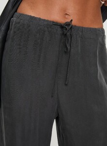 NSole - PrPolly - Mahlab Pants Slate-7 - 5-Model-Nat-Us2_9a3b17b3-3cf3-4033.jpg