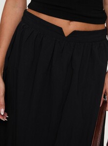 NSole - PrPolly - Rennata Gathered Mid Rise Maxi Skirt Black-11 - 5-Model-Nat-Us2_337442ca-2342-420e.jpg