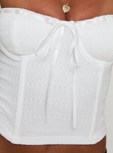 NSole - PrPolly - Silverdale Top White-8 - 5-Model-Nat-Us2_A8dcd5e0-C8f6-4ad7.jpg