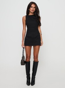 NSole - PrPolly - Yumiko Romper Black-9 - Yumiko Romper Black_6-Model-Nat-Us2_54ebb08e-5557-4a18.jpg