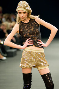 Neva Fashion Week - St. Petersburg Fashion Week -TatyanaGordienko_FW2010_0_2.jpg