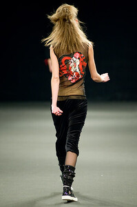 Neva Fashion Week - St. Petersburg Fashion Week -TatyanaGordienko_FW2010_2_5.jpg