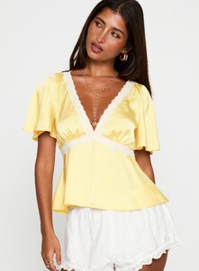 SAsici - PrPolly - For The Summer Lace Trim Top Yellow-7 - 1-Model-Selina-Us2.jpg