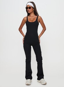 SAsici - PrPolly - Full-time Flared Backless Active Romper Blac-8 - 1-Model-Selina-Us2.jpg