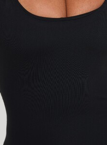 SAsici - PrPolly - Full-time Flared Backless Active Romper Blac-8 - 5-Model-Selina-Us2.jpg