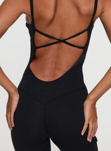 SAsici - PrPolly - Full-time Flared Backless Active Romper Blac-8 - 6-Model-Selina-Us2.jpg