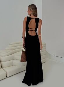 SaskiaJ - PrPolly - Ace Of Hearts Backless Maxi Dress Black-9 - 7-Model-Saskia-Us2.jpg