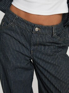 SaskiaJ - PrPolly - Actually Invested Low Rise Pants Denim Strip-10 - 5-Model-Saskia-Us2.jpg