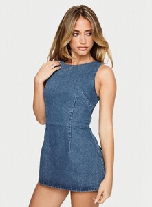 SaskiaJ - PrPolly - Ainsleigh Shift Denim Playsuit Mid Blue Wash-8 - 7-Model-Saskia-Us2.jpg