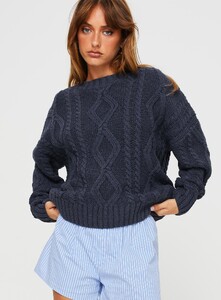 SaskiaJ - PrPolly - Anaya Oversized Sweater Navy-6 - 1-Model-Saskia-Us2.jpg
