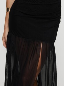 SaskiaJ - PrPolly - Decadent Strapless Maxi Dress Black-10 - 5-Model-Saskia-Us2.jpg
