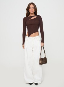 SaskiaJ - PrPolly - Ellara Long Sleeve Top Brown-7 - 6-Model-Saskia-Us2.jpg