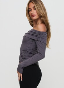 SaskiaJ - PrPolly - Erving Long Sleeve Off Shoulder Top Slate-8 - 3-Model-Saskia-Us2.jpg