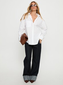 SaskiaJ - PrPolly - Kodhi Oversized Long Sleeve Top White-7 - 2-Model-Saskia-Us2.jpg