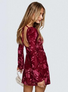 SaskiaJ - PrPolly - Lukea Long Sleeve Mini Burgundy Burnout-8 - 7-Model-Saskia-Us2.jpg