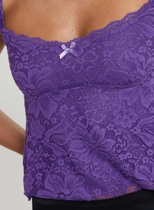 SaskiaJ - PrPolly - Madaleine Lace Top Purple-6 - 5-Model-Saskia-Us2.jpg