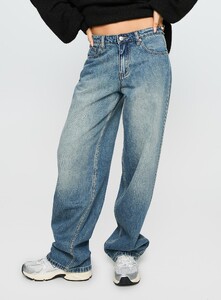 SaskiaJ - PrPolly - Motomami Mid Rise Denim Jeans Mid Blue Wash-6 - 1-Model-Saskia-Us2.jpg