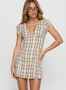 SaskiaJ - PrPolly - Mystee Plunge Neck Playsuit Blue Check-8 - 1-Model-Saskia-Us2.jpg