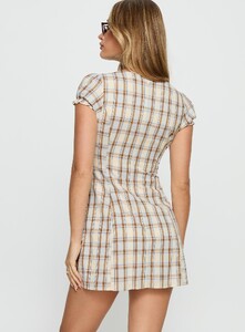 SaskiaJ - PrPolly - Mystee Plunge Neck Playsuit Blue Check-8 - 4-Model-Saskia-Us2.jpg