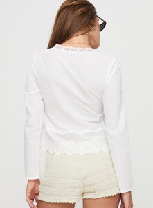 SaskiaJ - PrPolly - Pauline Top White-7 - 4-Model-Saskia-Us2.jpg