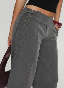 SaskiaJ - PrPolly - Rakelle 3_4 Tailored Shorts Dark Grey-7 - 5-Model-Saskia-Us2.jpg