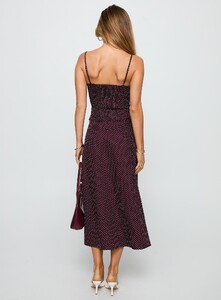 SaskiaJ - PrPolly - Shining Mirrors Set Burgundy-8 - 4-Model-Saskia-Us2.jpg