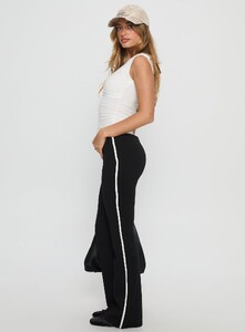 SaskiaJ - PrPolly - Simki Jersey Flare Pants Black-7 - 3-Model-Saskia-Us2.jpg