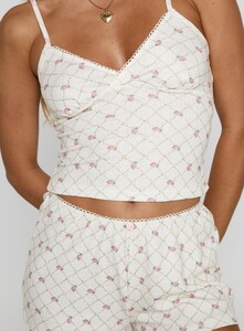 SaskiaJ - PrPolly - So Dreamy Sleep Set Pink Floral-8 - 5-Model-Saskia-Us2.jpg