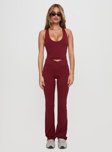 SaskiaJ - PrPolly - Sunday Session Active Flare Leg Pant Red-9 - 7-Model-Saskia-Us2.jpg