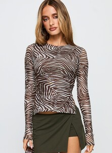 SaskiaJ - PrPolly - Uzo Long Sleeve Top Zebra-9 - 1-Model-Saskia-Us2.jpg