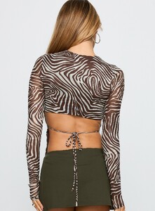 SaskiaJ - PrPolly - Uzo Long Sleeve Top Zebra-9 - 4-Model-Saskia-Us2.jpg