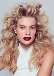 Sianie - INSTYLE March-April 2022 Cover (Textless).jpg