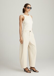 Stas - 250825-Mattir-10-NYRA_BARREL_PANT-BUTTER-Woven-MA0925-700013-SS25-DROP-02-1029.jpg