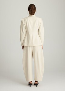 Stas - 250825-Mattir-10-NYRA_BARREL_PANT-BUTTER-Woven-MA0925-700013-SS25-DROP-02-967.jpg