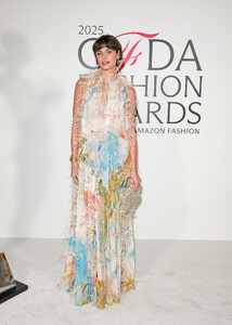 Taylor Hill attends the 2025 CFDA Awards (9).jpg