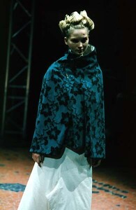 Unknown - Comme des Garcons - Ready-to-Wear - Runway Collection - Women - FW 1996 - 2 - 1.jpg