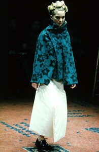 Unknown - Comme des Garcons - Ready-to-Wear - Runway Collection - Women - FW 1996 - 2 - 2.jpg