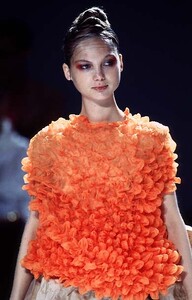 Unknown - Comme des Garcons - Ready-to-Wear - Runway Collection - Women - SS1997 - 1 - 2.jpg