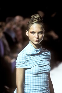 Unknown - Comme des Garcons - Ready-to-Wear - Runway Collection - Women - SS1997 - 2 - 3.jpg