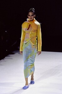 Unknown - Comme des Garcons - Ready-to-Wear - Runway Collection - Women - SS1997 - 3 - 1.jpg