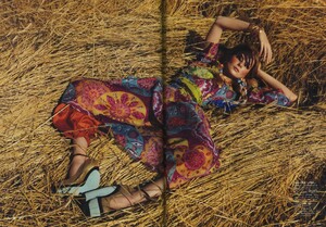 VogueJP_November2008_ARollInTheHay_06.jpg