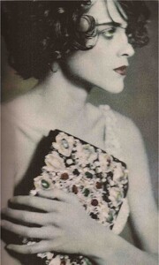 Vogue Paris December 1990-3.jpg