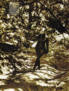 VogueParisNovember1991_136.jpg