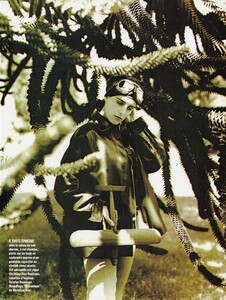 VogueParisNovember1991_138.jpg