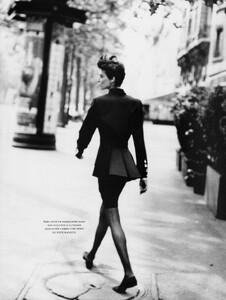 VogueParisOctober1991_185.jpg