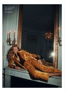 Vogue UK 12-2025 itn_11.jpg