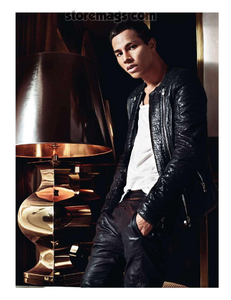 Vogue_France_2012-08-229.png