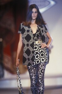 YasminLeBon_AtelierVersaceSS1991_03.jpg
