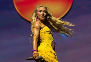 Zara_Larsson_performs_onstage_during_a_concert_in_London_11-05-20250467.jpg